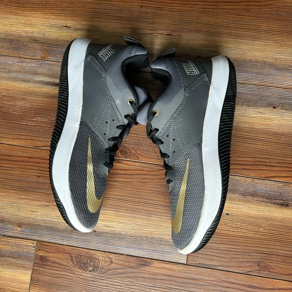 Nike Fly By II low top athletic sneaker gray gold. Men’s 9 - Picture 2 of 9